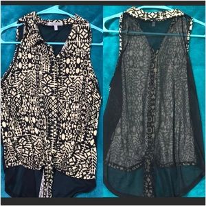 🌺 Geometric print tie front top